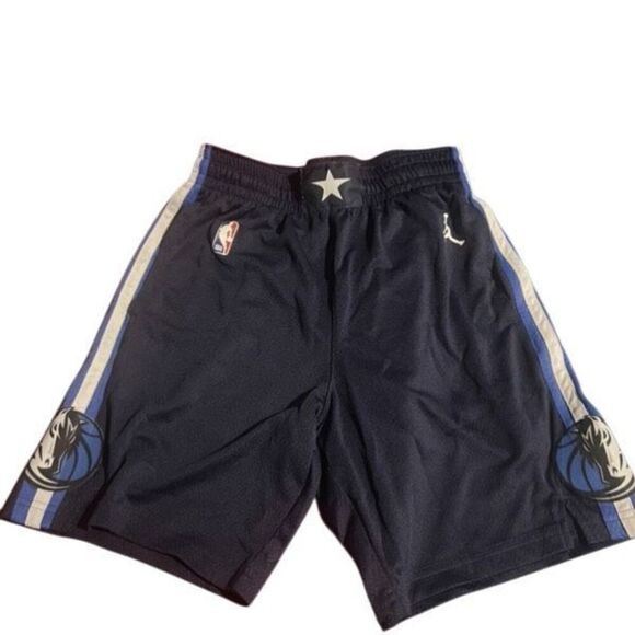 NIKE DALLAS MAVERICK TEAM BASKETBALL SHORTS - Picture 1 of 6